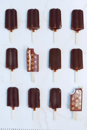 Fashionable Ice Cream Bar