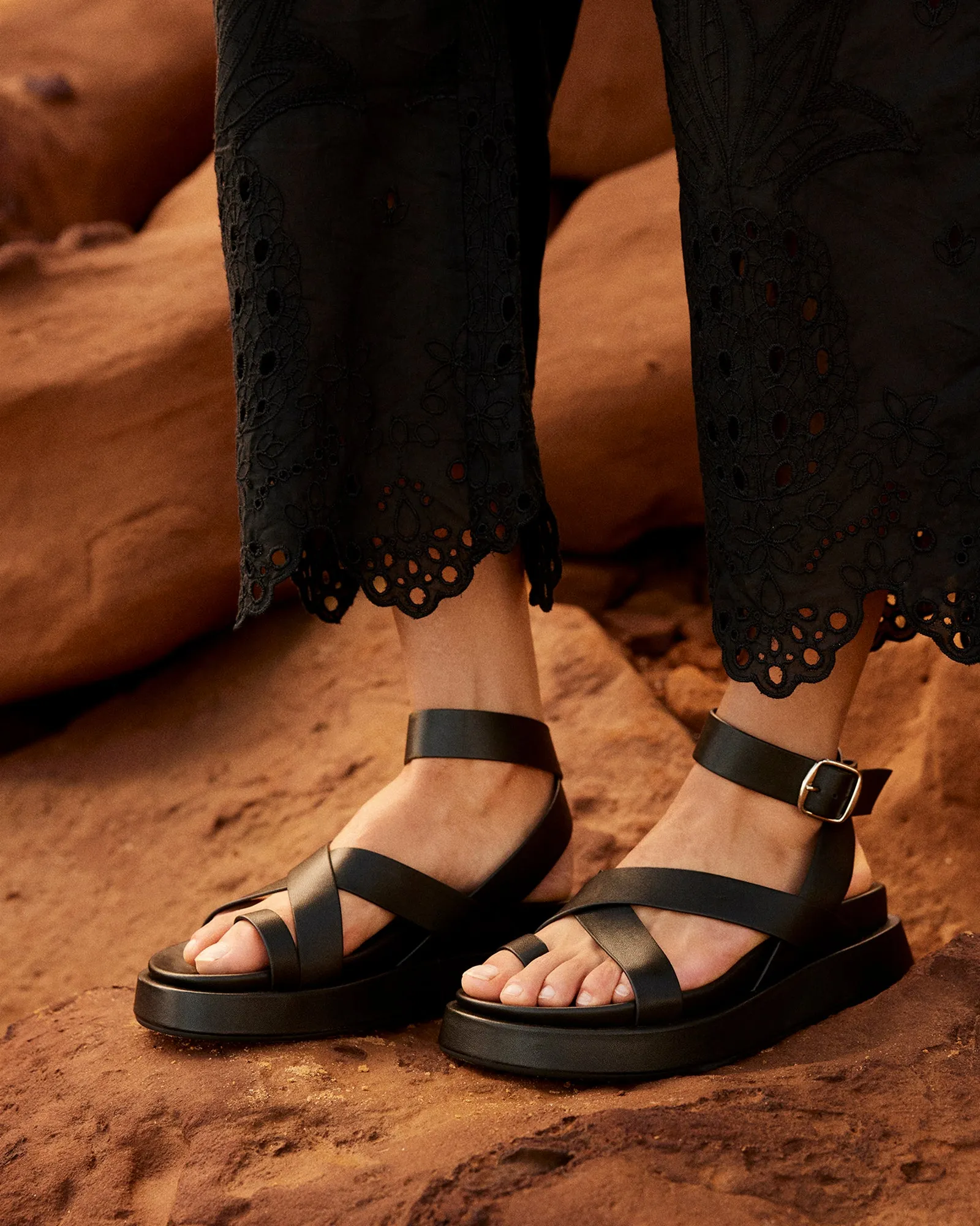 MACK FLAT SANDALS BLACK LEATHER